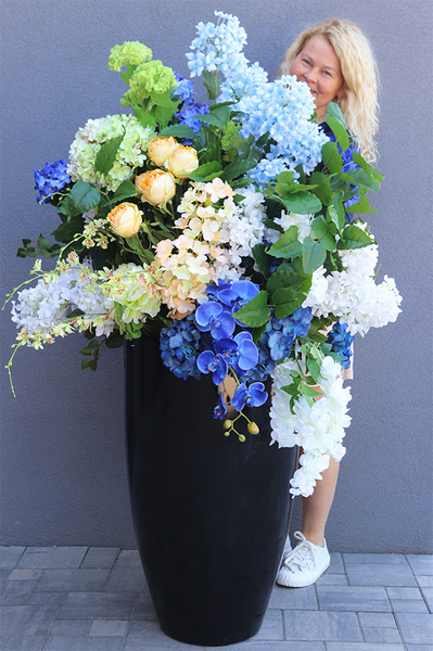 Impresja Blue Wisteria, podłogowa dekoracja kwiatowa