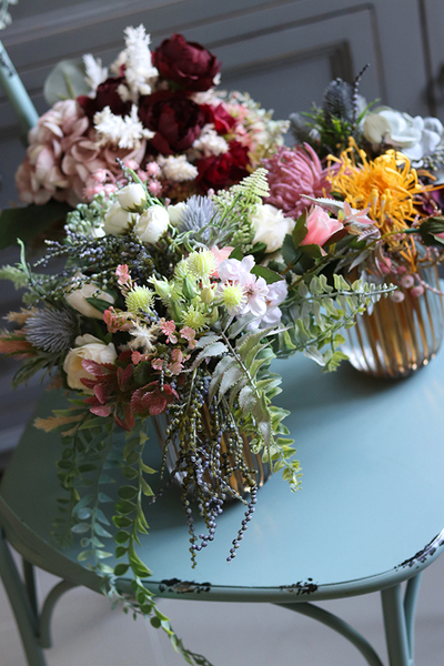 Jasmina Premiere, bukiet kwiatowy w szklanym wazonie, wys.30cm 