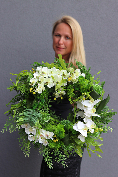 Galindia, dekoracyjny biało-zielony wianek z lampionem LED śr.48cm