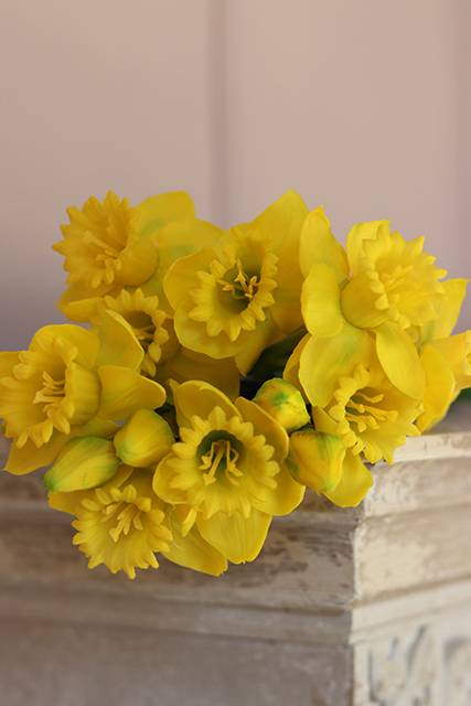 bukiet silikonowych wiosennych żonkili