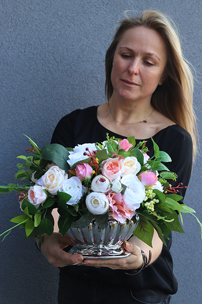 Srebrna Dama 2 kompozycja kwiatowa w stylowym naczyniu / bukiet, wys.24cm