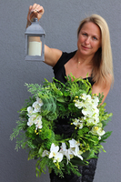 Galindia, dekoracyjny biało-zielony wianek z lampionem LED śr.48cm