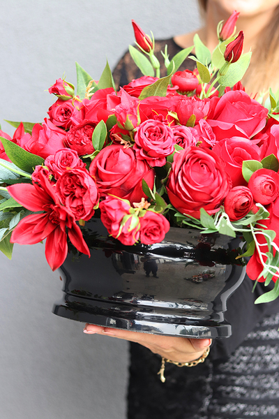 Czerwona Chwila, kompozycja nagrobna w misie ceramicznej, wym.37x57cm 