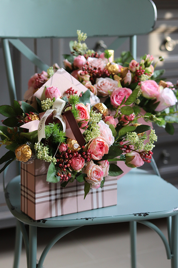 Chocolates, koperta flowerbox z pralinami, Roses in Love, wym.30x40cm