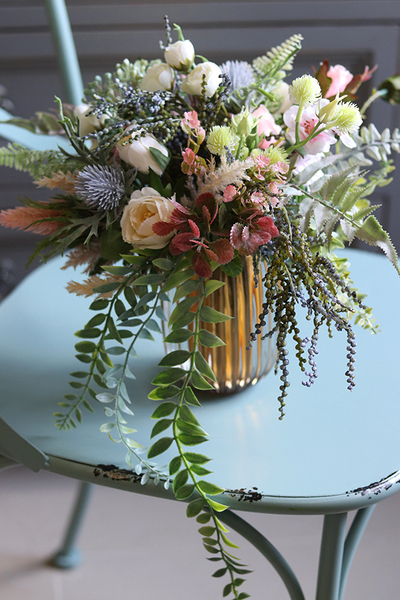 Jasmina Premiere, bukiet kwiatowy w szklanym wazonie, wys.30cm 