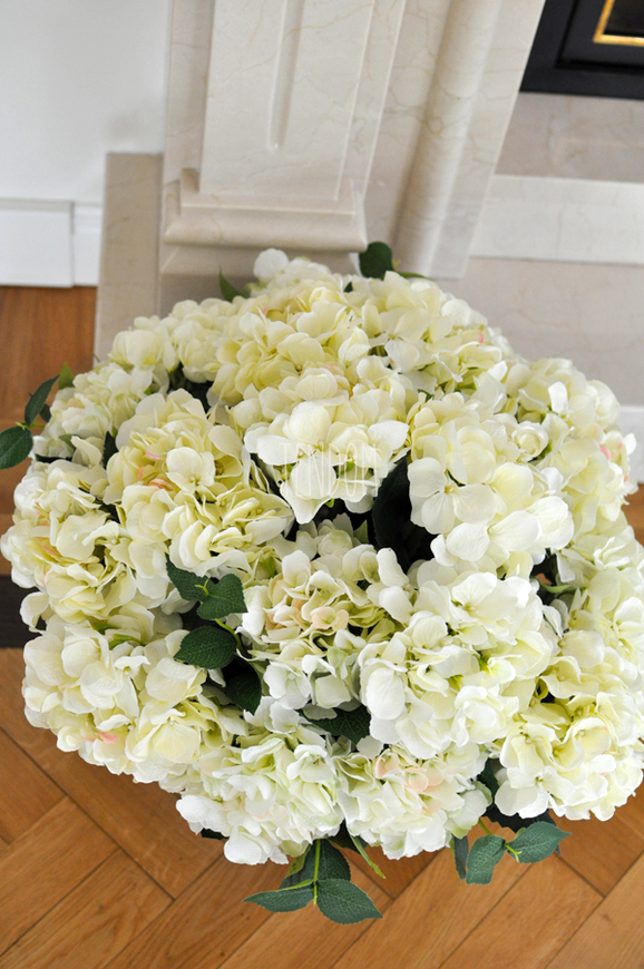 bogaty kosz z kremowymi hortensjami Provance 48x48cm  