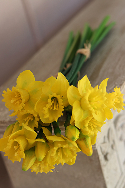 bukiet silikonowych wiosennych żonkili