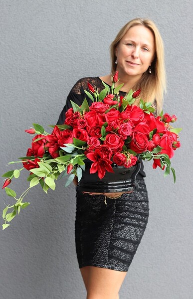 Czerwona Chwila, kompozycja nagrobna w misie ceramicznej, wym.37x57cm 