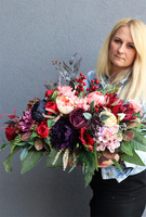 Karussa, kompozycja nagrobna w naczyniu łódce, wym.47x70cm