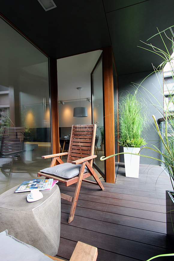 kompozycja Trawy Anna w białej donicy,  wys.160cm 