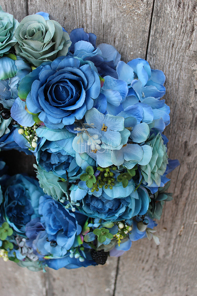 Błękit Nieba, mięsisty wianek na drzwi, śr.36cm