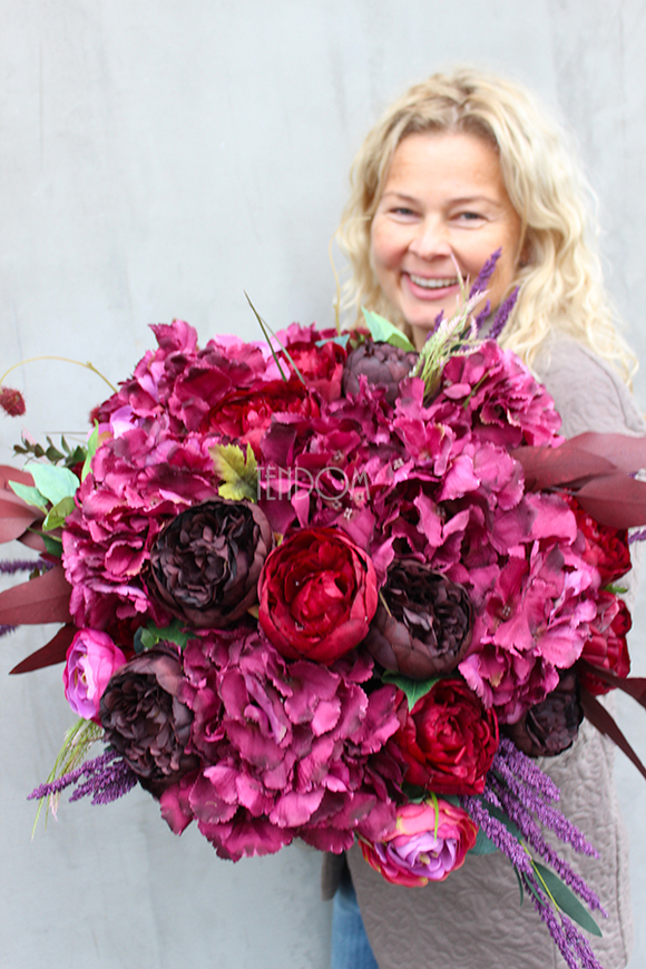 bardzo bogaty kosz z różowymi peoniami Lambada, wys.48cm