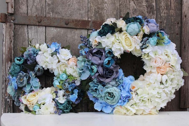 Błękit Nieba Wiosną, dekoracyjny wianek na drzwi, większy, śr.45cm