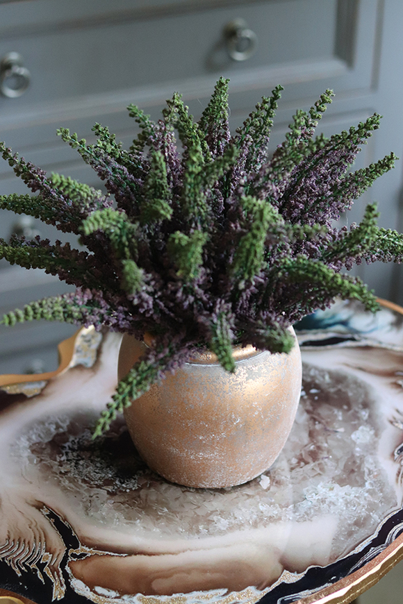 Wrzosy Gold, kompozycja w postarzanej złotej donicy, wym.28x30cm