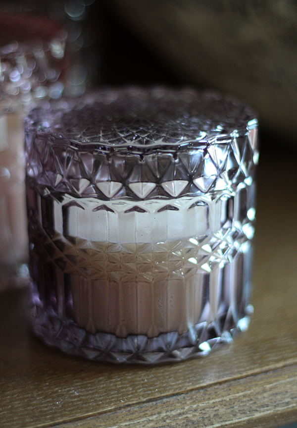 Crystal, elegancka świeca w szkle, jasny fiolet II, śr.8.5xwys.8.5cm 