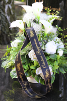 kompozycja / bukiet pogrzebowy w białym naczyniu, White Angels, wys.70cm 