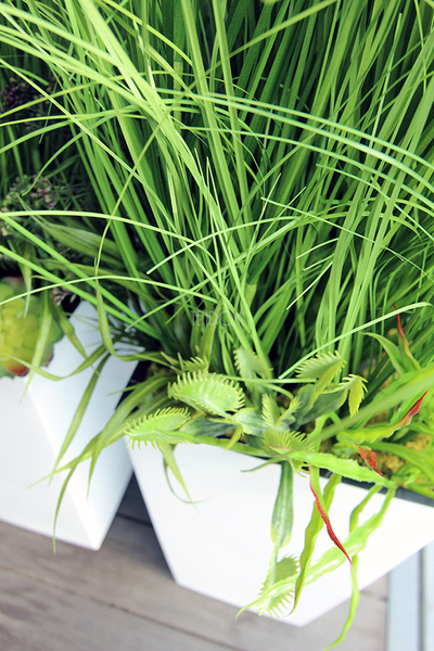 kompozycja Trawy Anna w białej donicy,  wys.160cm 