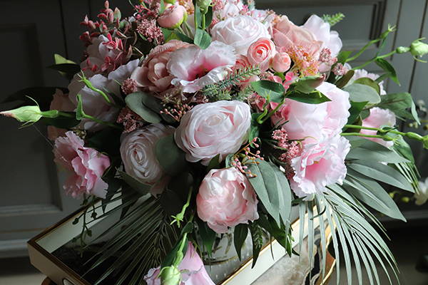 efektowna kompozycja kwiatowa Pink Peonies, wym.38x50x55cm