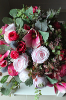 Ramena, barwna kompozycja nagrobna w czarnej okrągłej misie, wym.42x50cm