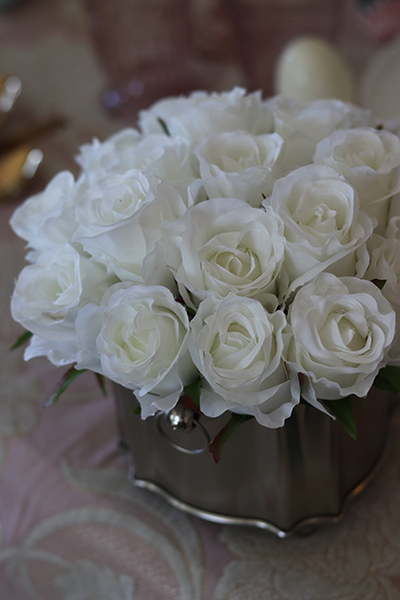 Montreal, wyjątkowa kompozycja róż w srebrnym naczyniu, wys.20cm