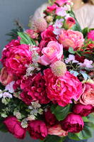 Renalla, kwiatowa kompozycja nagrobna w misie, wym.60x70cm