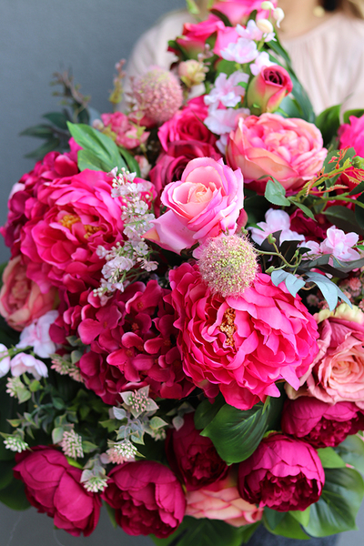 Renalla, kwiatowa kompozycja nagrobna w misie, wym.60x70cm