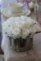 Montreal, wyjątkowa kompozycja róż w srebrnym naczyniu, wys.20cm