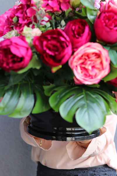 Renalla, kwiatowa kompozycja nagrobna w misie, wym.60x70cm