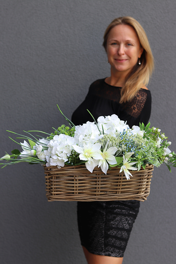 bogaty kosz z białymi kwiatami, Hortensja Rattino, wym.31x64cm