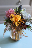 Jasmina Yellona, bukiet kwiatowy w szklanym wazonie, wys.27cm