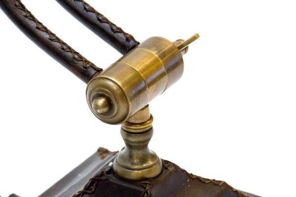 Bruce, ekskluzywna mosiężno - skórzana lampa na biurko, wym.32x15x43cm