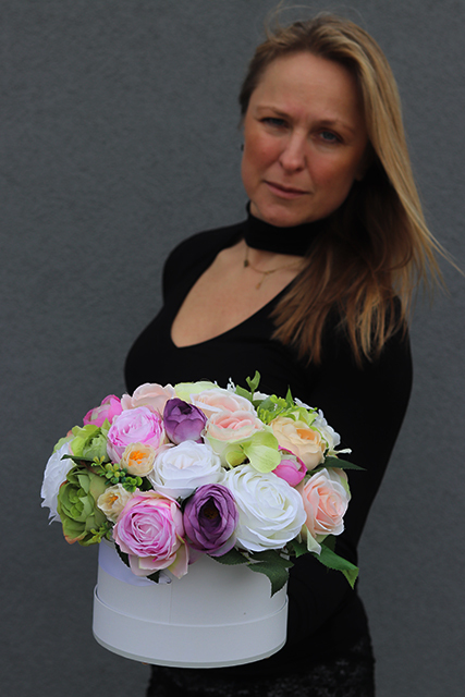Remina, kompozycja kwiatowa / bukiet flowerbox, wys.23cm