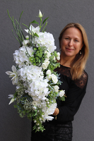 bogaty kosz z białymi kwiatami, Hortensja Rattino, wym.31x64cm