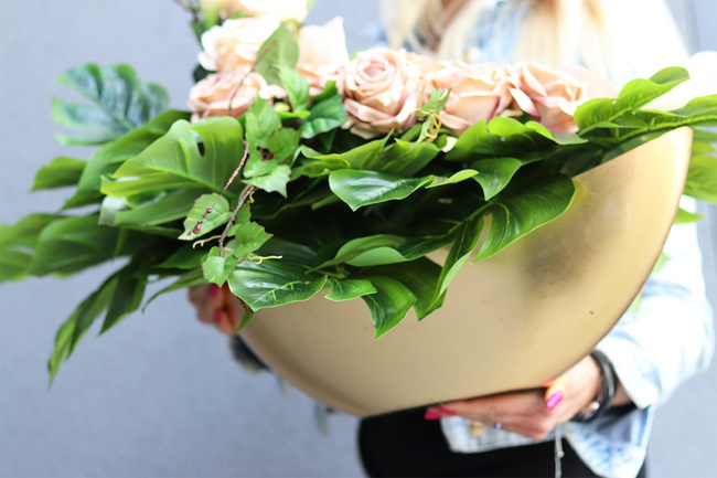 Bliskość Cappuccino, kompozycja nagrobna w naczyniu łódce, wym.70x89cm