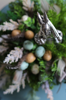 kompozycja / stroik wielkanocny, Zajączek, wys.26cm