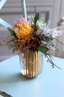 Jasmina Yellona, bukiet kwiatowy w szklanym wazonie, wys.27cm