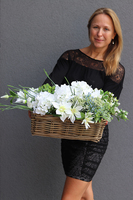 bogaty kosz z białymi kwiatami, Hortensja Rattino, wym.31x64cm