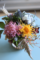 Jasmina Yellona, bukiet kwiatowy w szklanym wazonie, wys.27cm