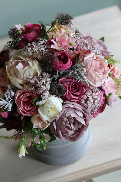 Ferati, welurowy flowerbox z fioletowymi kwiatami, wys.35cm