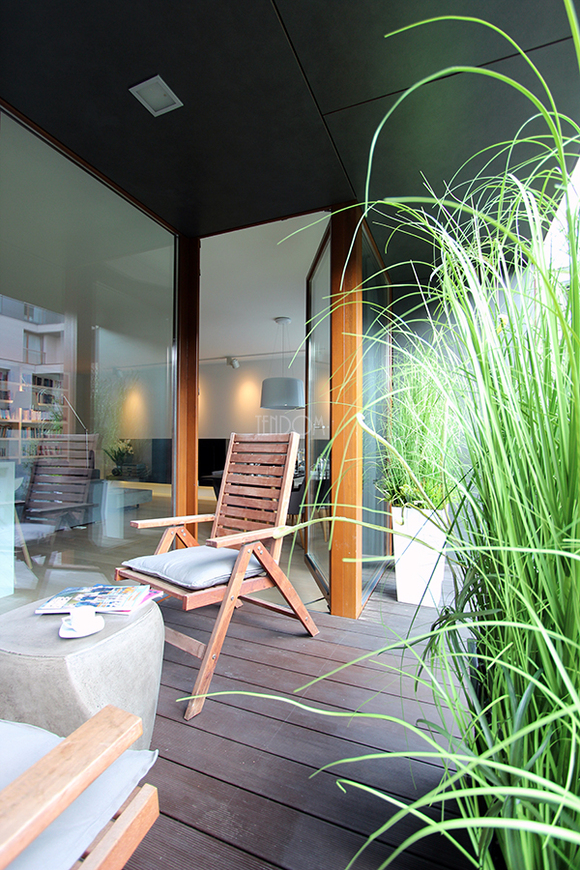 kompozycja Trawy Anna w białej donicy,  wys.160cm 