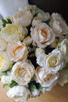 bogaty kosz z kremowymi kwiatami kilku rodzajów Provance, 50x50cm  