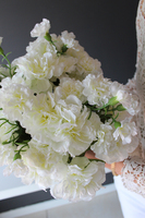 bukiet biało-kremowych goździków wys.44cm