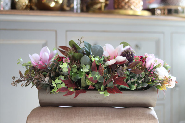 Adelita Mantella, efektowna kompozycja kwiatowa na parapet, wym.22x55x24cm