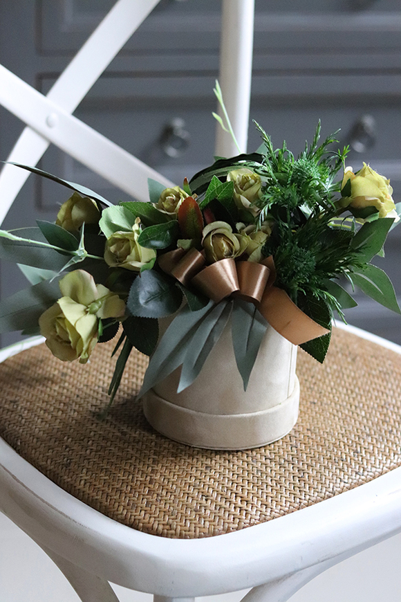 asymetryczny flowerbox w welurowym pudełku, Therenia, wys.26cm 