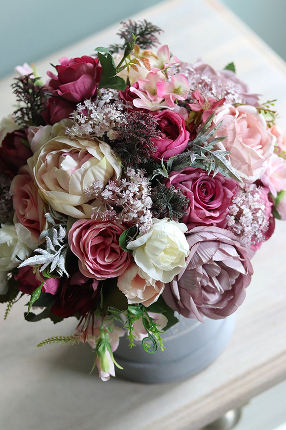 Ferati, welurowy flowerbox z fioletowymi kwiatami, wys.35cm