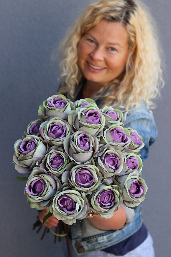 bukiet 19 fioletowych róż, Rolania Violet, dł.60cm