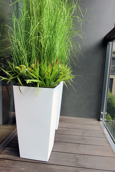 kompozycja Trawy Anna w białej donicy,  wys.160cm 