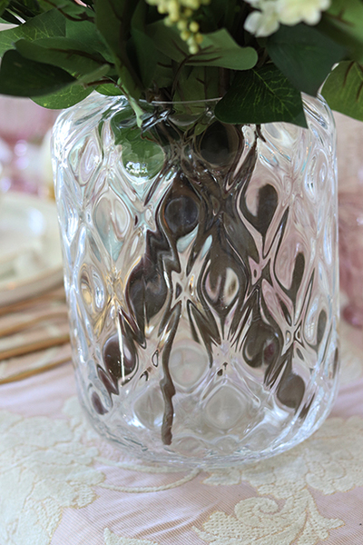 Wiosna w Mieście, wiosenny bukiet bzów w kryształowym wazonie, wym.50x40cm