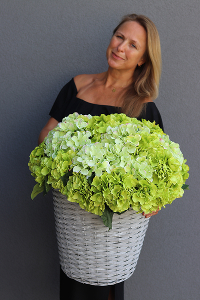 bogaty kosz z hortensjami, Provance Pistacio Light, wys.47cm   