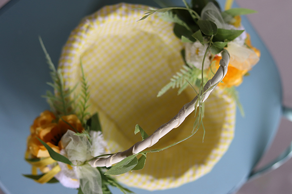 koszyczek wielkanocny z żółtym makiem, Jedina, wys.28cm